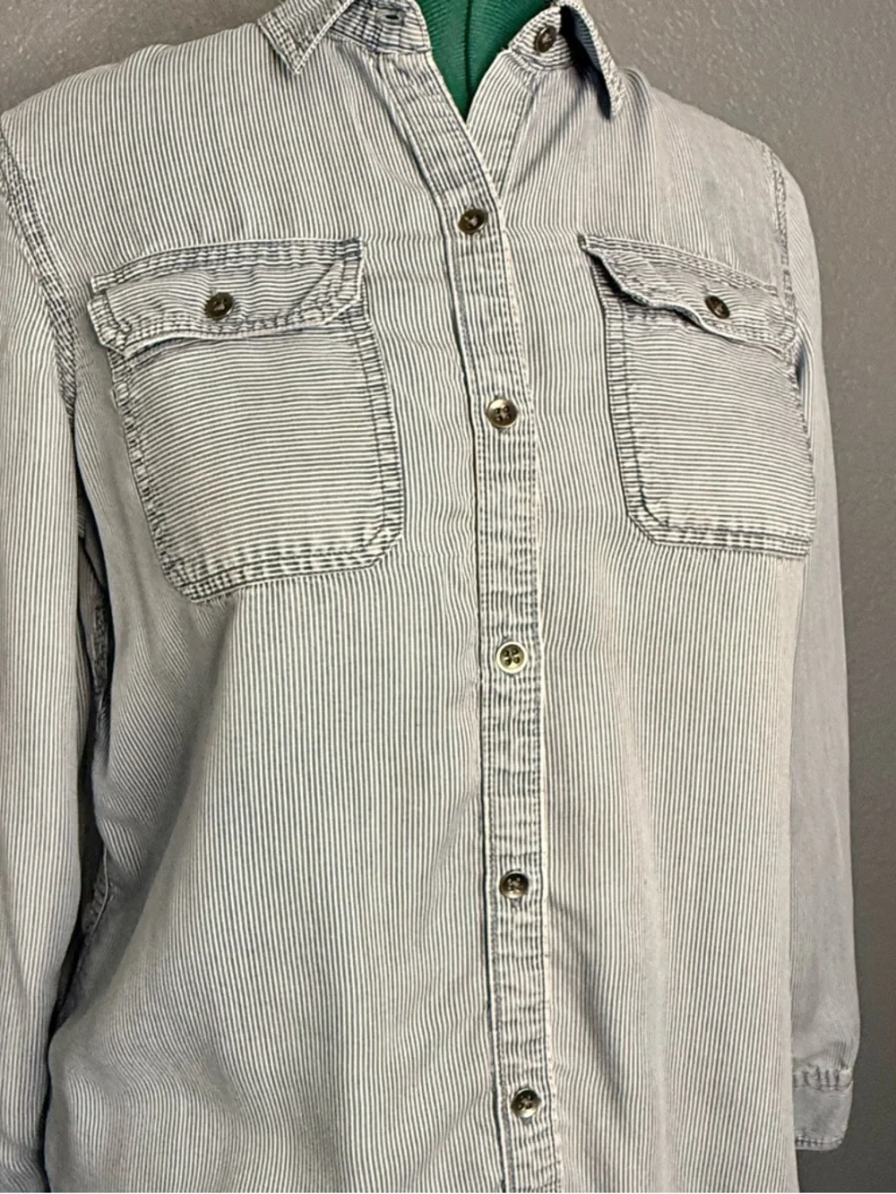 Chaps Chambray Shirt L Blue Button‎ Down Long Sleeve Soft Wash Striped